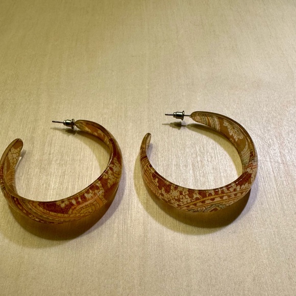Light hoop earrings - Picture 2 of 3
